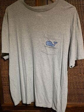 Vineyard Vines Men’s Heather Gray Pocket Tee with Whale Logo Medium EUC